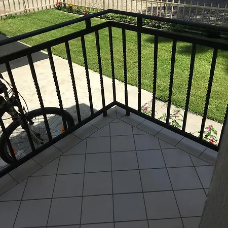 Vila Ahi Lägenhetshotell Velipojë