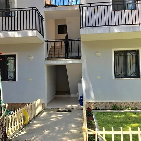 Vila Ahi * Velipojë